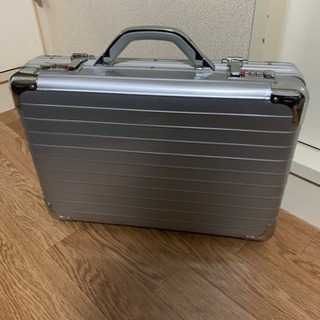 アルミ製 アタッシュケース ほぼ新品、未使用ですが