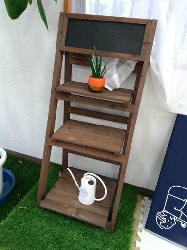 小物や観葉植物など置いて、オシャレにデザインできます！人口芝、小物付き