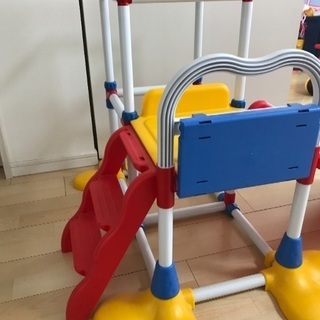 室内ジャングルジム付き滑り台