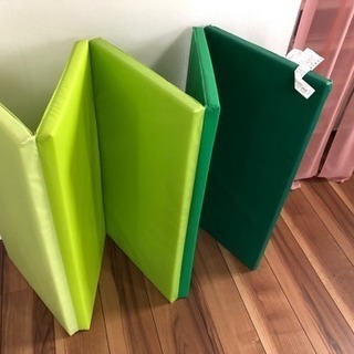 IKEA PLUFSIG 折りたたみジムマット グリーンの画像