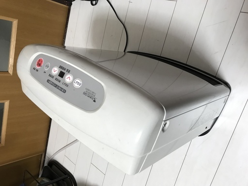 美品ガスファンヒーター ホースもつけます。