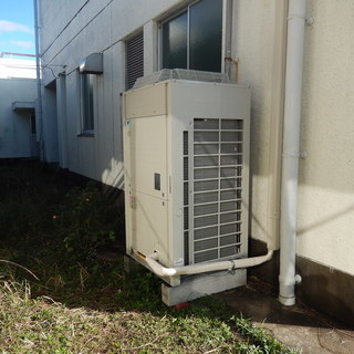 業務用エアコンの取付工事は、地元元請け業者 の当方へ・調査お見積り無料 − 宮崎県
