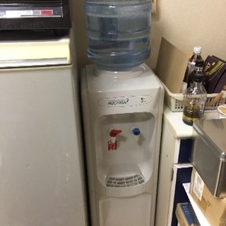 ウォーターサーバー  ガロンボトル付き