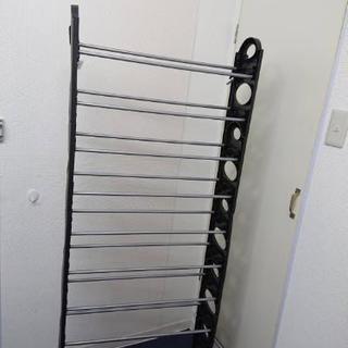 黒のシューズラック