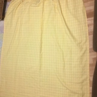 黄色のカーテン