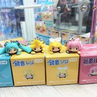 新品未開封☆初音ミクシリーズ プチフィギュア２種３個☆