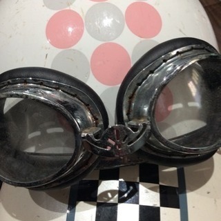 ヘルメット ゴーグル付 二個の画像