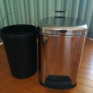 ステンレス　ペダル式ゴミ箱