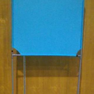 ブルー色 壁打ち無音布(むおんふ) 静かにレシーブ練習できる自立型