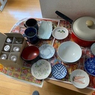 【取引中】コップ・食器・鍋類を無償でお譲りいたします（３回目）