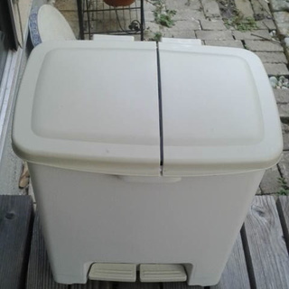 ゴミ箱４５リットルの画像