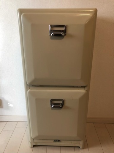 ゴミ箱売ります。