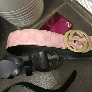 GUCCI ベルト2本とラッシュ2の香水三点セットの画像