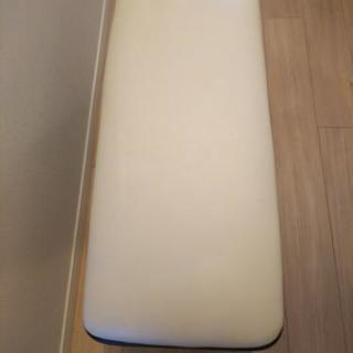 ダークブラウンのダイニングテーブル(ベンチ付き)の画像