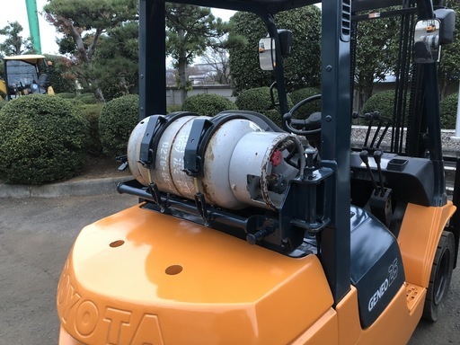 ハイマスト　4.5ｍ　トヨタ　2.5トン　エンジンフォークリフト