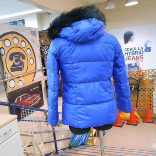  UNIQLO/ユニクロ ダウンジャケット ブルー系 レディース Mサイズ ファー フード付き プレミアムダウン ☆ 札幌市 清田区 平岡の画像
