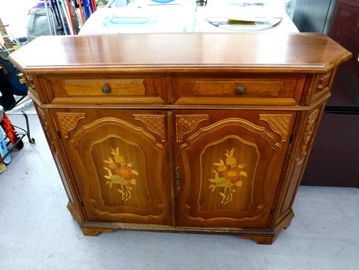 PayPay可 【手稲リサイクル】アンティーク調　彫刻　キャビネット　鍵付き　￥12,800-