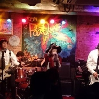 80年代のガールズロックのコピバンです。ドラマー募集します。l