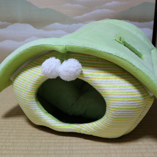 子ネコ用のおうちベッド　キミドリ色　洗濯済み