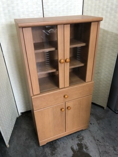 一人暮らし用オシャレな食器棚