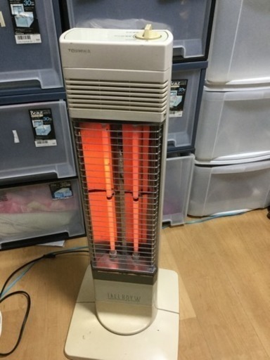 東芝電気温風ストーブ  とても暖かくて優れものです(首振り機能付き)