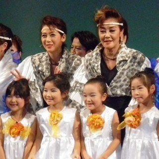 宝塚歌劇団OG　舵一晴、北山里奈の公演衣裳の縫製のお手伝いして下...