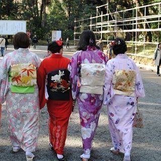 1日2時間程度　海外の方への着付けの補助とカメラ撮影の画像