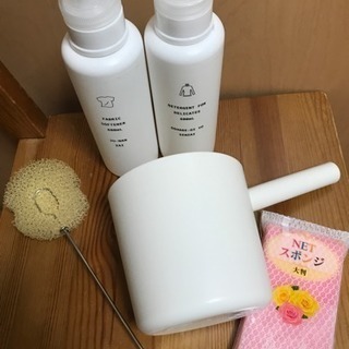 無印良品片手桶柄付きスポンジ、洗剤ボトル