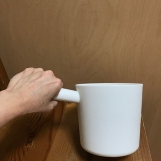 無印良品片手桶柄付きスポンジ、洗剤ボトルの画像