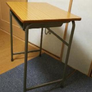 4日更新済         机、書棚、いす、全て決まりました。あ...