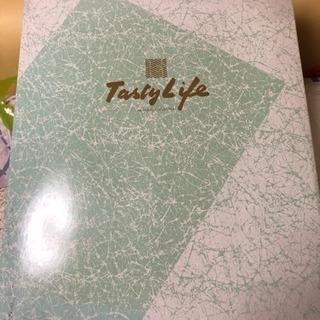 箱入り未使用のタオルケットと未使用トゥルースリーパー枕の画像