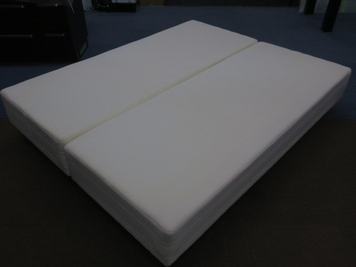 展示品■脚付きマットレスベッド 幅78×2台 (クイーン幅156としても使えます）アイボリー
