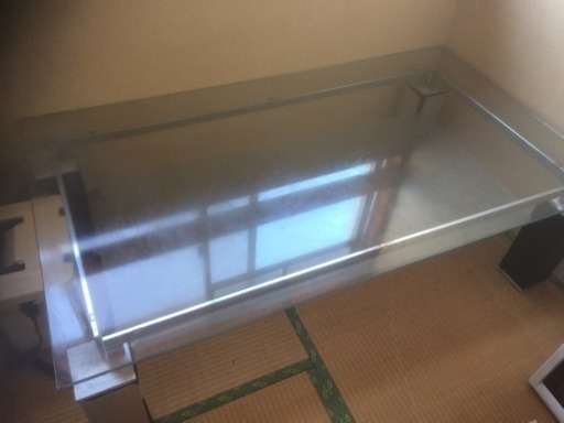 ガラステーブル