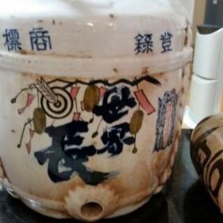 レトロな酒樽と徳利