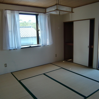 村上市瀬波温泉貸ビル　3階建　賃料10万円(税別)　建物297㎡　６ＳＤＫ+店舗　瀬波温泉街　神林岩船港ICから車で7分 − 新潟県