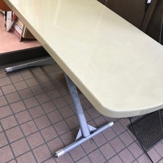 古いテーブル