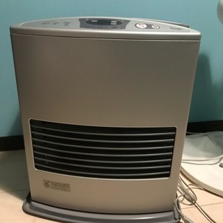 現役で使用している石油ファンヒーターです。