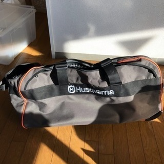 ハスクバーナ Husqvarna キャスター付大型ボストンバッグの画像