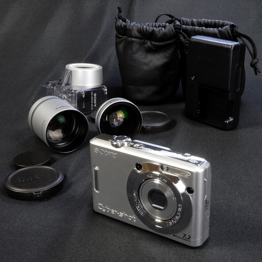 ソニー SONY デジタルカメラ Cybershot シルバー オプション多数附属  Used