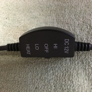値下げしました。 カーシート 腰痛の方に。加熱クッション 新品 2段階 12V  暖かいです、の画像