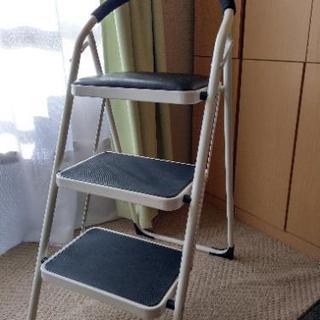 脚立（新品同様・超美品・ブラック）