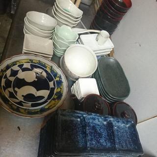 閉店した和食屋さんのものです。和食器多数