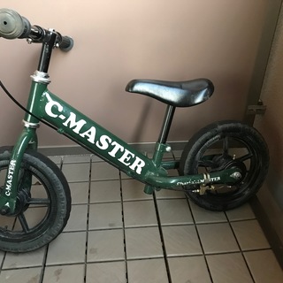ペダルなし自転車　ストライダー
