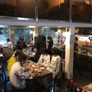 今、大人気！肉バルのホール・キッチンスタッフ募集！