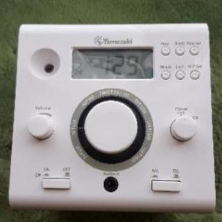 手回し発電器搭載多機能キューブ型ラジオ