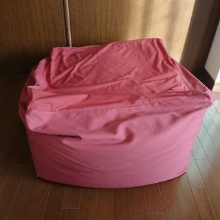 無印良品のビーズクッション赤