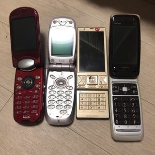 動作未確認 ガラケー4台 docomo、au ジャンク扱い
