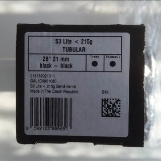 TUFO S3lite 215gチューブラータイヤ
