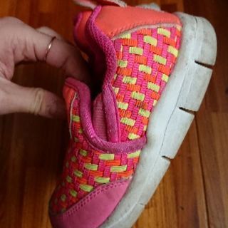 子供の夏用スニーカー