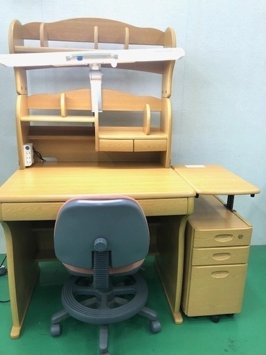 学習机　勉強机　木製　スタンドライト　回転チェア付き　入学祝に！